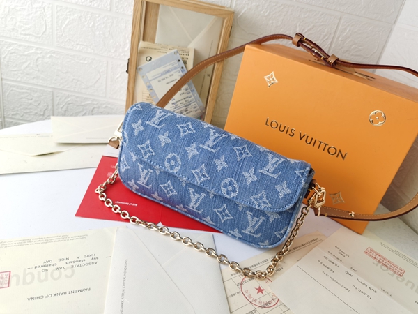 ルイヴィトンバッグ背面デザイン